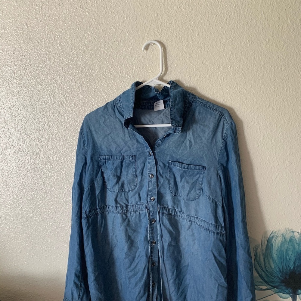 Time and tru medium maternity top.